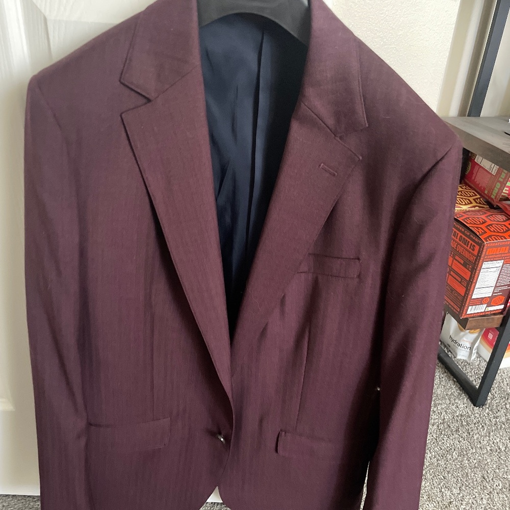 Men’s Burgundy suit jacket